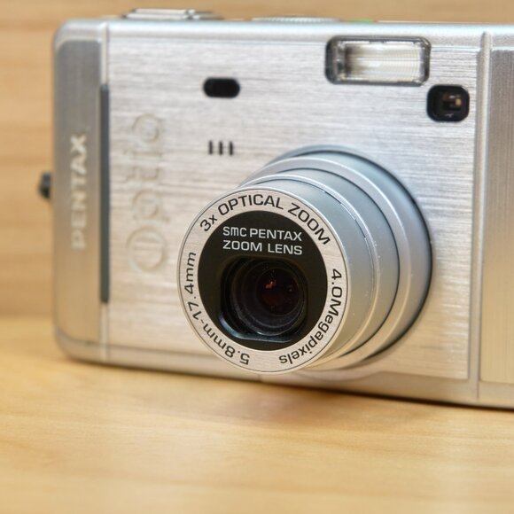 Pentax Optio S40 4MP Digital Camera, 3x Optical Zoom, Silver - Picture 3 of 8